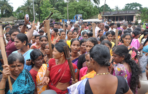 Brooms and slippers greet Congress delegation in Niddodi